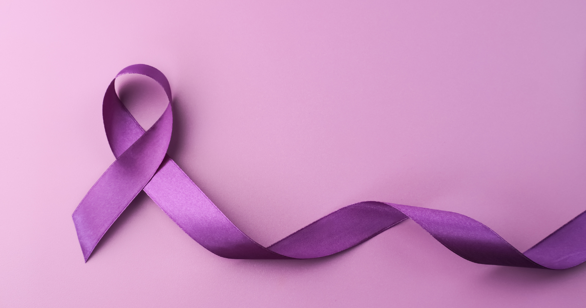 Disturbi alimentari: a Trento la fontana del Nettuno si illumina di viola per il Fiocchetto lilla